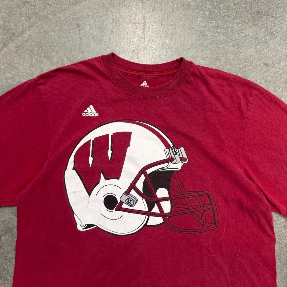 Men's Wisconsin Adidas Tshirt Helmet Graphic Tshirt Short Sleeve Red Large - Picture 4 of 8